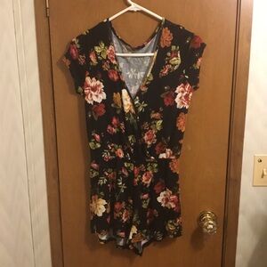 Ambiance Black Floral Wrap V-neck Short Sleeve Elastic Waist  Short Romper L